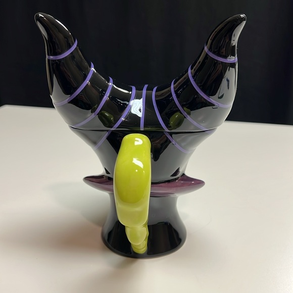 Disney Maleficent lidded mug - Picture 5 of 16